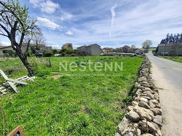 À vendre / Belle parcelle constructible de plus de 2000 m² au coeur de Grazac