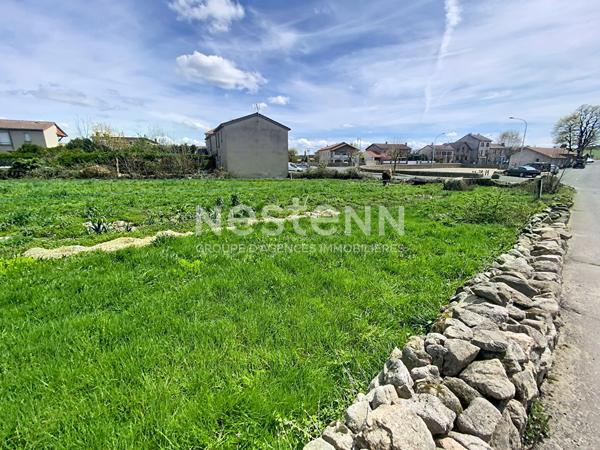 À vendre / Belle parcelle constructible de plus de 2000 m² au coeur de Grazac