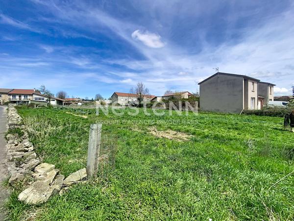 À vendre / Belle parcelle constructible de plus de 2000 m² au coeur de Grazac