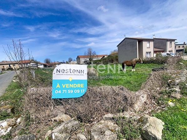 À vendre / Belle parcelle constructible de plus de 2000 m² au coeur de Grazac