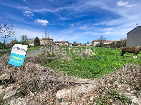 À vendre / Belle parcelle constructible de plus de 2000 m² au coeur de Grazac