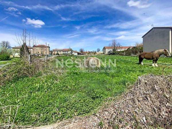 À vendre / Belle parcelle constructible de plus de 2000 m² au coeur de Grazac
