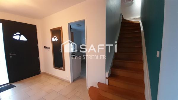 Maison rénovée, idéalement située.