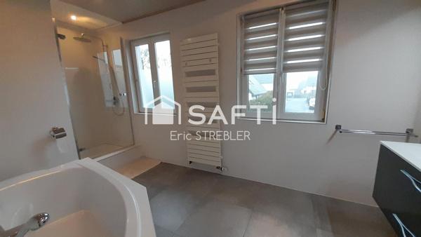 Maison rénovée, idéalement située.