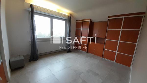 Maison rénovée, idéalement située.