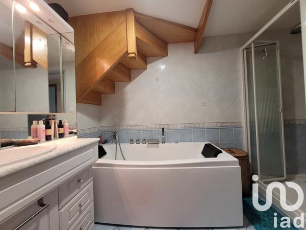 Longère 4 pièces de 109 m² à Gourin (56110)