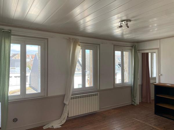 A LOUER APPARTEMENT  PROCHE CENTRE VILLE DE ST QUENTIN 02100