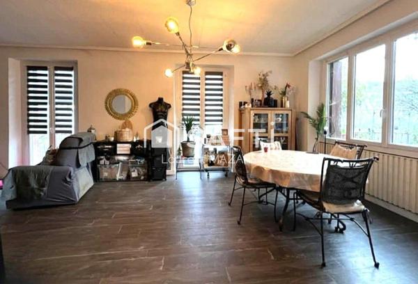 MAISON DE VILLE SANS TRAVAUX, AVEC TERRAIN, ET UN APPARTEMENT.