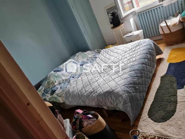 MAISON DE VILLE SANS TRAVAUX, AVEC TERRAIN, ET UN APPARTEMENT.