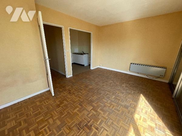 SOISSONS - Résidence de l'Abbaye - Appartement de type studio de 29,13 m².
Cave et place de parking