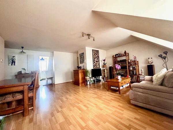 Appartement 3 pièces à vendre à Villepreux 242 000 € **  - Référence  8155