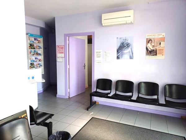 LOCAL COMMERCIAL (CABINET MEDICAL, BUREAU, COMMERCE) 56 m2 disponible Lyon 8ème
