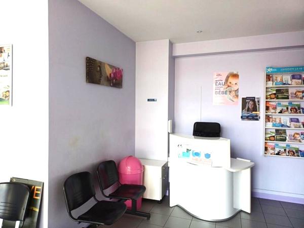 LOCAL COMMERCIAL (CABINET MEDICAL, BUREAU, COMMERCE) 56 m2 disponible Lyon 8ème