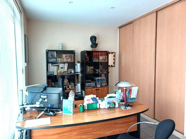 LOCAL COMMERCIAL (CABINET MEDICAL, BUREAU, COMMERCE) 56 m2 disponible Lyon 8ème