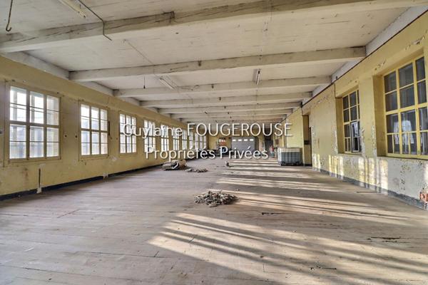 1h de SAINT ETIENNE - ancienne entreprise surface  2 150 m² sur 1ha 7 de terrain