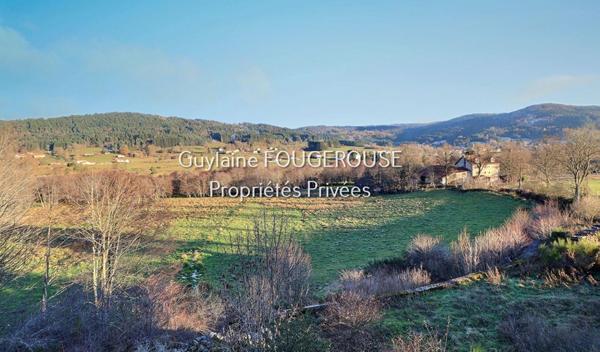 1h de SAINT ETIENNE - ancienne entreprise surface  2 150 m² sur 1ha 7 de terrain