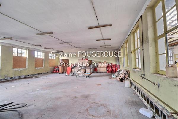 1h de SAINT ETIENNE - ancienne entreprise surface  2 150 m² sur 1ha 7 de terrain