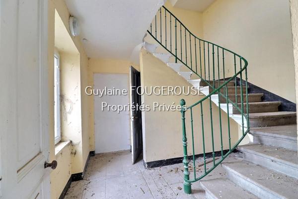 1h de SAINT ETIENNE - ancienne entreprise surface  2 150 m² sur 1ha 7 de terrain