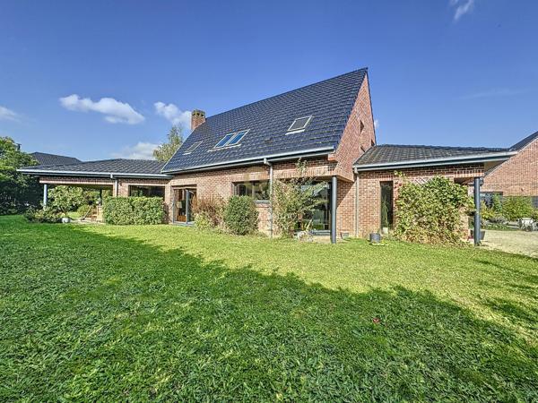 Belle maison d'architecte de 2012 individuelle de185 m2, chambre et SDD et bureau en RDC