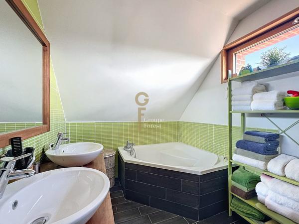 Belle maison d'architecte de 2012 individuelle de185 m2, chambre et SDD et bureau en RDC