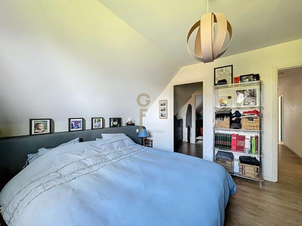 Belle maison d'architecte de 2012 individuelle de185 m2, chambre et SDD et bureau en RDC