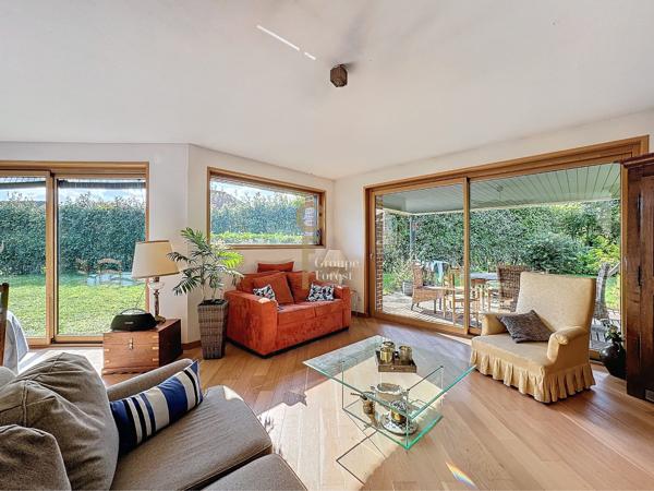 Belle maison d'architecte de 2012 individuelle de185 m2, chambre et SDD et bureau en RDC