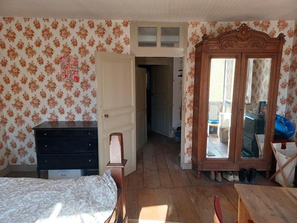 Maison centre-bourg avec courette proche commerces