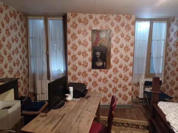 Maison centre-bourg avec courette proche commerces