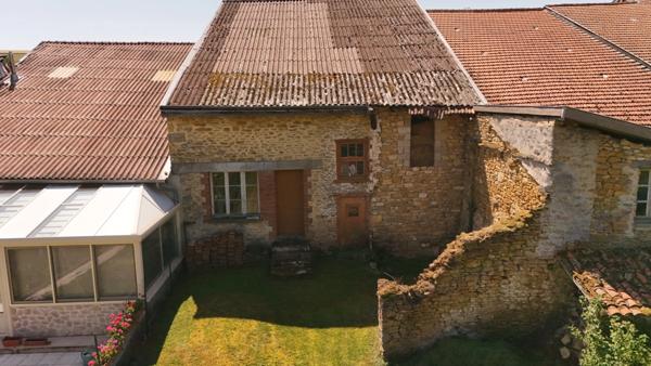 Magnifique Maison de Village à rénover. TAILLY (08)