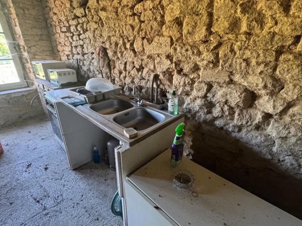 Magnifique Maison de Village à rénover. TAILLY (08)