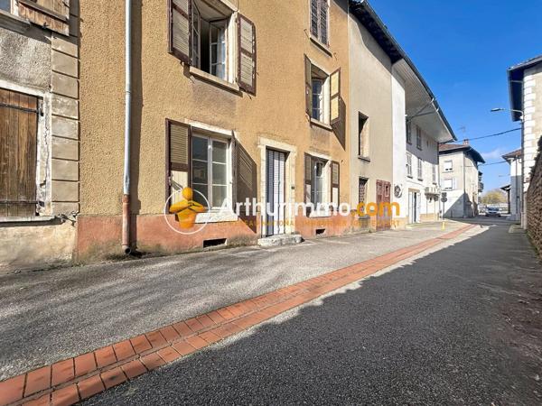 Vente                                                      Appartement
                        
                     2 pièces                      44 m2                     à Saint-Étienne-de-Saint-Geoirs