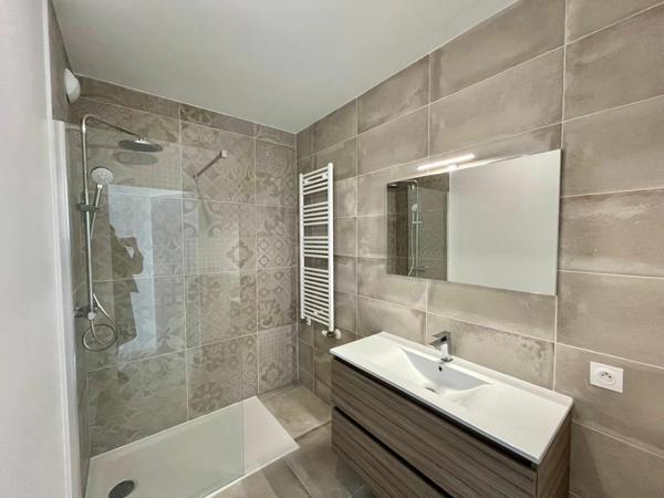 Appartement à louer    3 pièces • 72,70 m2 Lyon 2