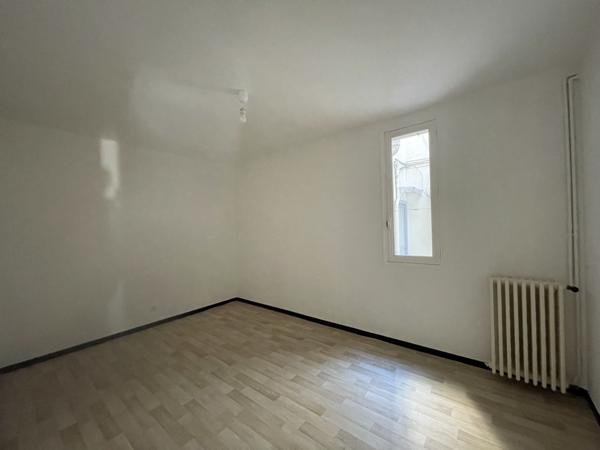 Béziers (34500) DEPT 34 - BEZIERS - Grand T5 avec balcon sur parc et stationnement privatif en centre-ville de Béziers