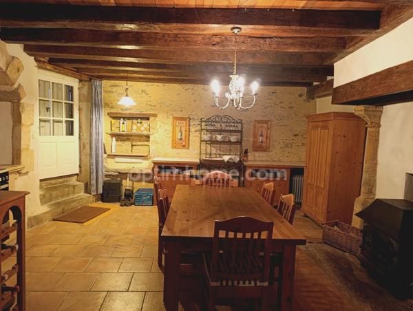✨ Charmante maison en pierre au cœur d’un village vivant ✨