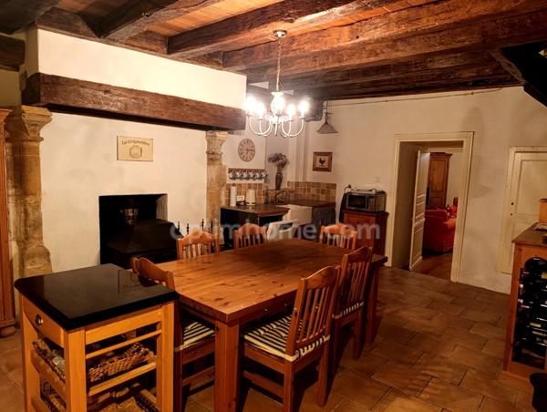 ✨ Charmante maison en pierre au cœur d’un village vivant ✨
