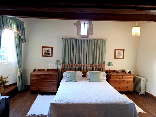 ✨ Charmante maison en pierre au cœur d’un village vivant ✨