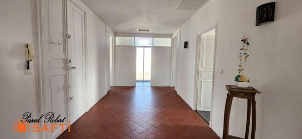 Bel appartement avec beaux volumes et grand jardin