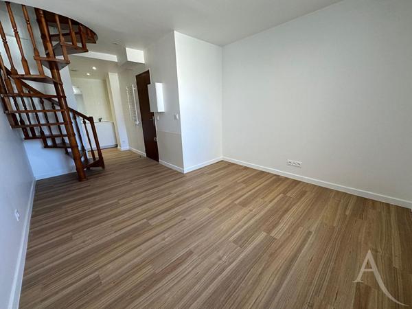 Beau duplex entièrement rénové à 5 min de la gare.