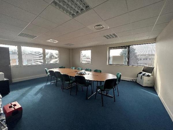 Location Bureau 160 91570 Bievres 809238