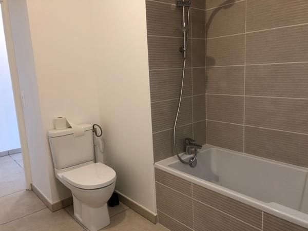 APPARTEMENT T1 - STATIONNEMENT EN SOUS SOL - BEZANNES