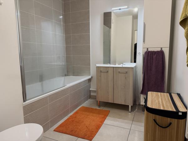 APPARTEMENT T1 - STATIONNEMENT EN SOUS SOL - BEZANNES