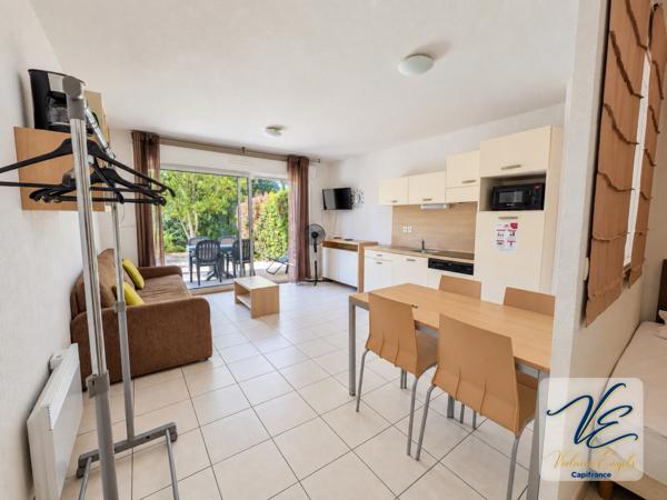 AZILLE – CHÂTEAU DE JOUARRES – APPARTEMENT MEUBLÉ EN REZ-DE-CHAUSSÉE AVEC TERRASSE ET PISCINE