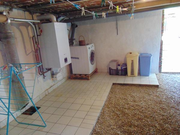 MAISON EN MEULIERE ET BRIQUES AVEC DEPENDANCES