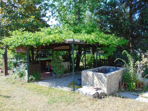 MAISON EN MEULIERE ET BRIQUES AVEC DEPENDANCES