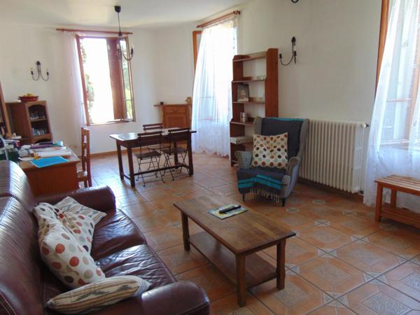 MAISON EN MEULIERE ET BRIQUES AVEC DEPENDANCES