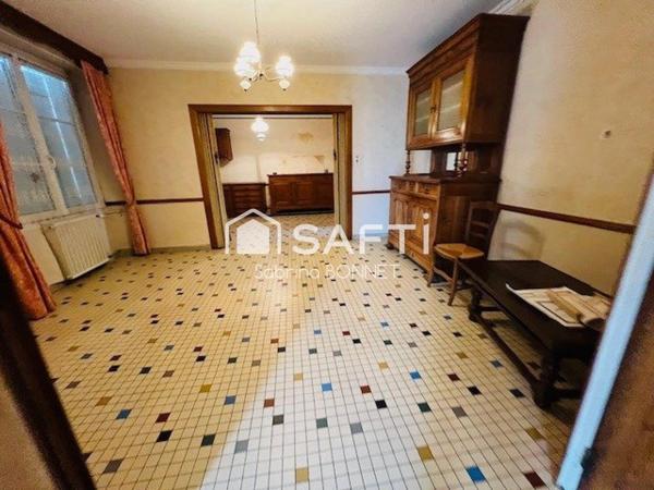 Maison de bourg. Proximité de l'axe La Roche/Nantes, 3 minutes de la gare.