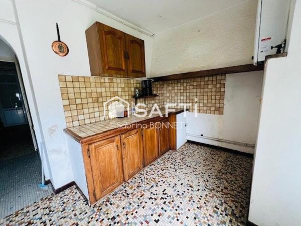 Maison de bourg. Proximité de l'axe La Roche/Nantes, 3 minutes de la gare.