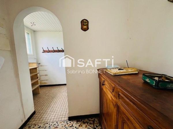 Maison de bourg. Proximité de l'axe La Roche/Nantes, 3 minutes de la gare.