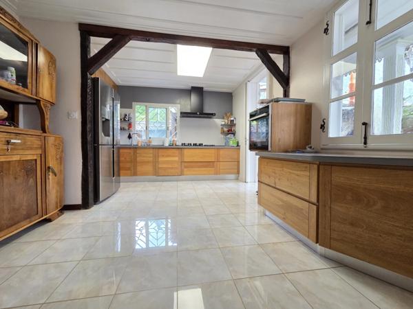 À VENDRE – MAISON CRÉOLE HISTORIQUE SUR LA RUE DE PARIS – SAINT-DENIS