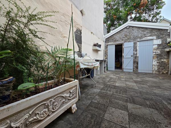 À VENDRE – MAISON CRÉOLE HISTORIQUE SUR LA RUE DE PARIS – SAINT-DENIS